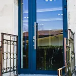складъ Hostal *