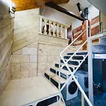 складъ Hostal *