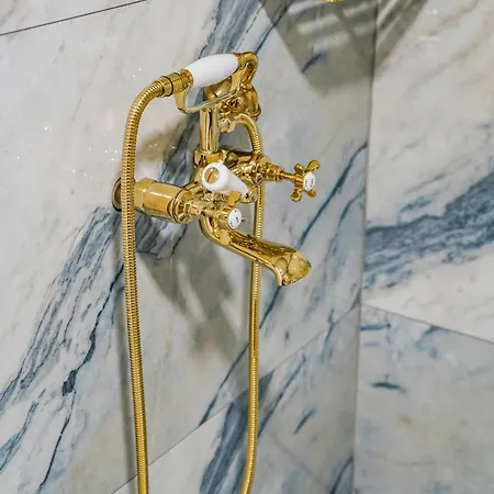 складъ * Vrața